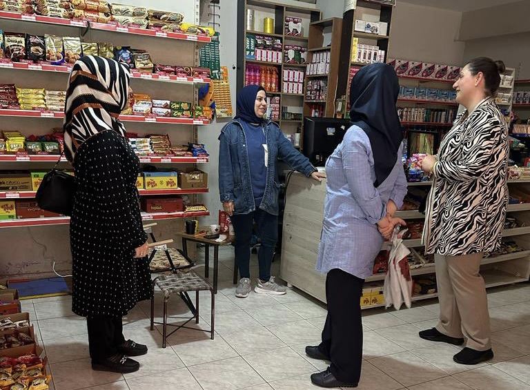  AK Parti Siirt Kadın Kolları esnaf ziyaretinde bulundu