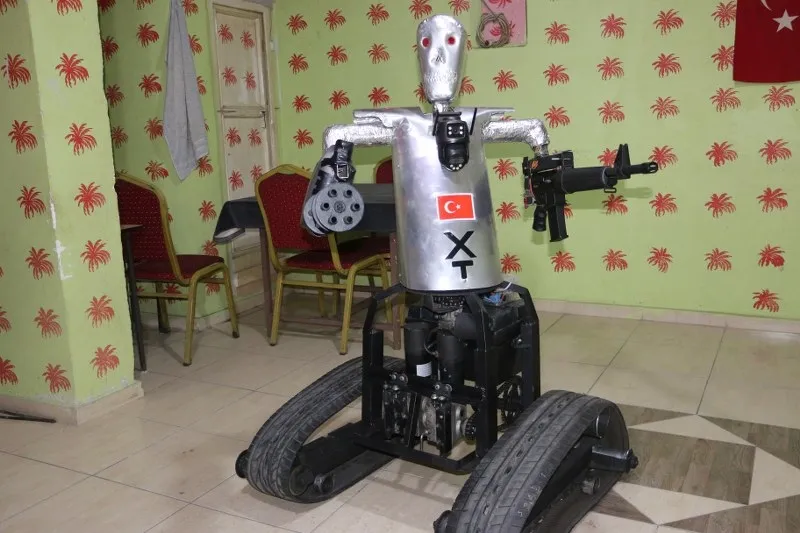Siirt’te İlkokul Mezunu Canpolat Yapay Zekalı Robot Asker Yaptı