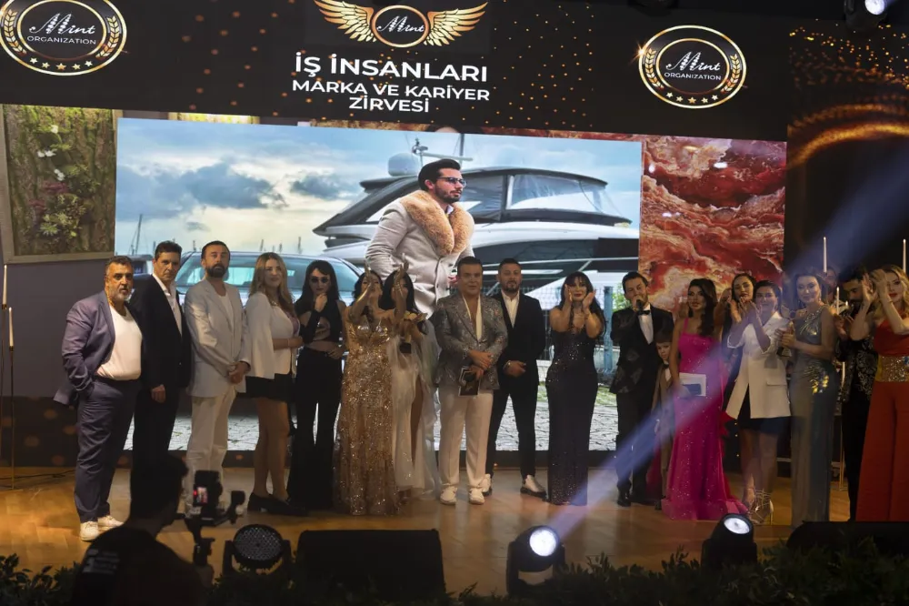 İŞ İNSANLARI MARKA VE KARİYER ZİRVESİ SAHİPLERİNİ BULDU!  