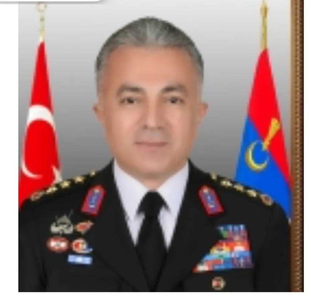 Uğur Özmen Paşa Daha önce Komutan yardımcılığı yaptigi Siirt