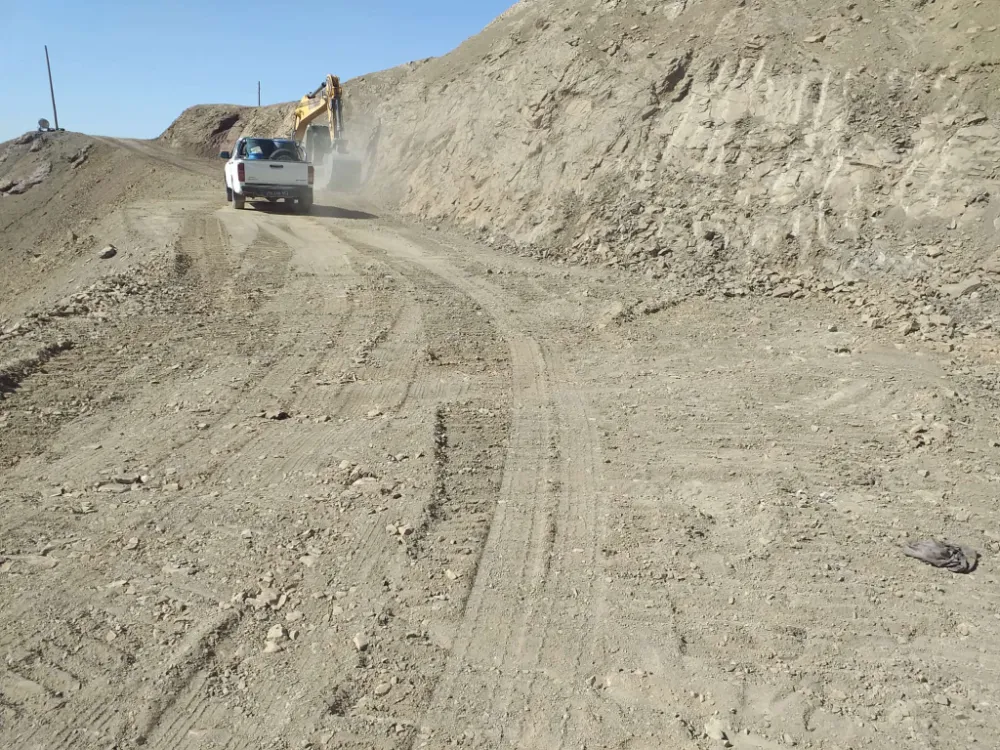 Siirt’in Baykan ilçesine bağlı Yeşilçevre Köyü yolunda genişletme çalışmaları başladı.