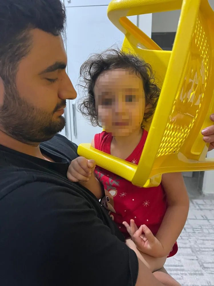 Batman’da kafası plastik sandalyeye sıkışan çocuğu itfaiye ekipleri kurtardı 
