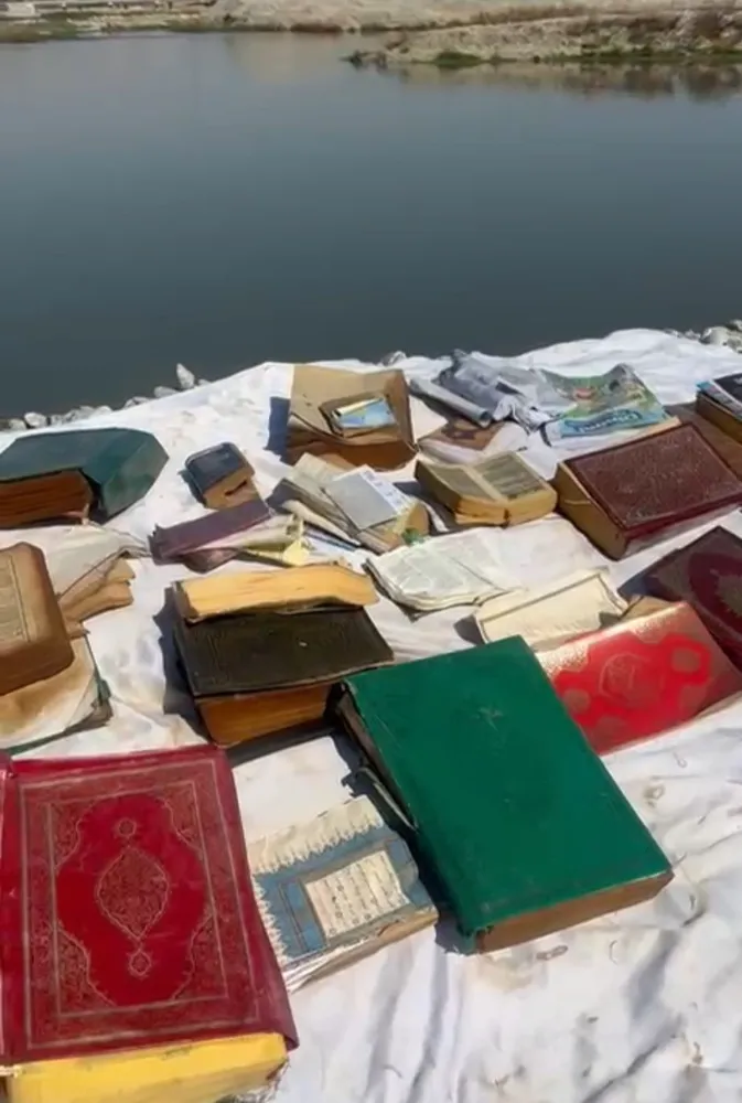 Batman Çayı kenarında çuval içinde çok sayıda dini kitap bulundu