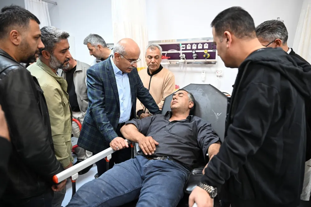 Malatya’da yol yapım ekibini taşıyan minibüs kaza yaptı: 4 yaralı 