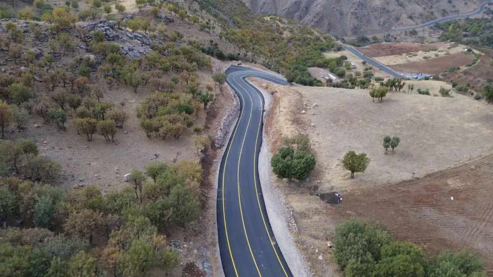 SİİRT PERVARİ KIRSALINDA ULAŞIM AĞI GÜÇLENİYOR