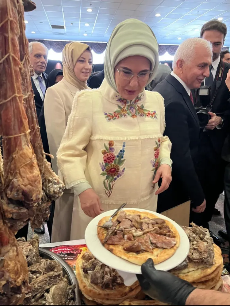 Siirt Büryanı İstanbul’da Zirveye Taşındı,Emine Erdoğan’a Siirt’in Geleneksel Lezzeti Büryan İkram Edildi