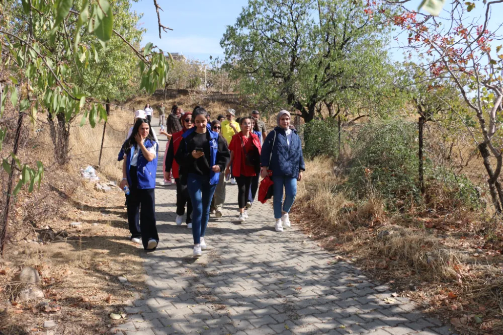 Siirt Hassa Hatun Öğrenci Yurdu’ndan Doğa Yürüyüşü: Mor Yakup Manastırı Ziyaretiyle Tarih ve Doğa Buluştu