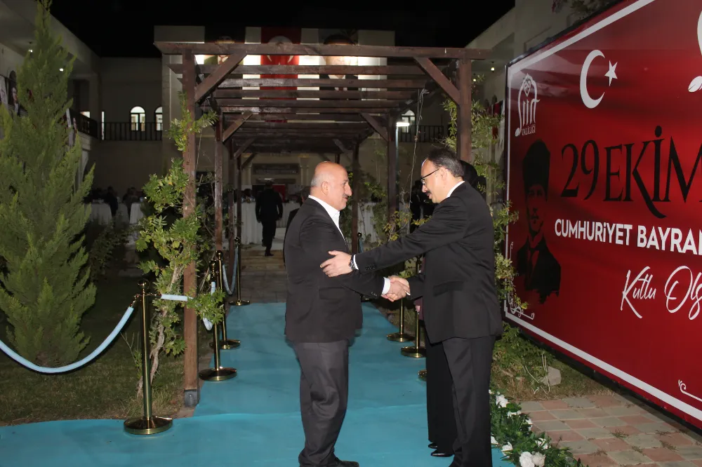 Siirthaberci Yönetim Kurulu Başkanı Gazeteci/Yazar Şakir Erol, 102. Yılı Cumhuriyet Resepsiyonuna Katıldı