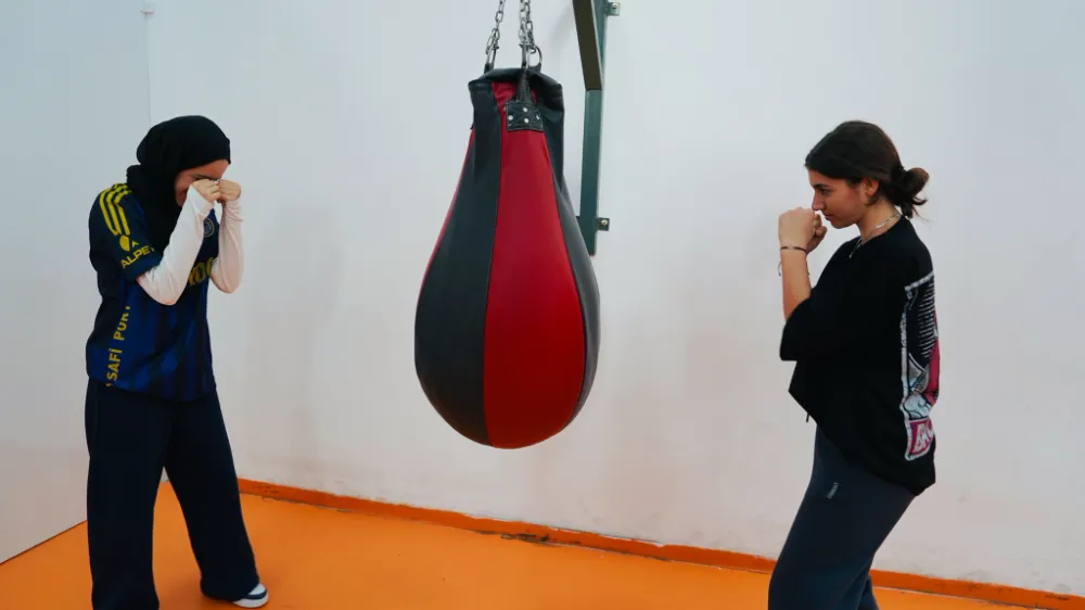 Siirt Evin Demirhan Spor Salonu’nda Boks Eğitimleri Tüm Hızıyla Devam Ediyor!