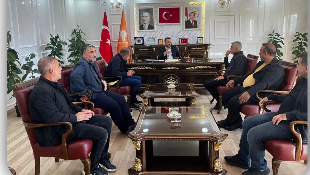 AK Parti Siirt İl Başkanı Av. Bahri Caner Özturan, Hemşehrilerini İl Başkanlığında Ağırladı