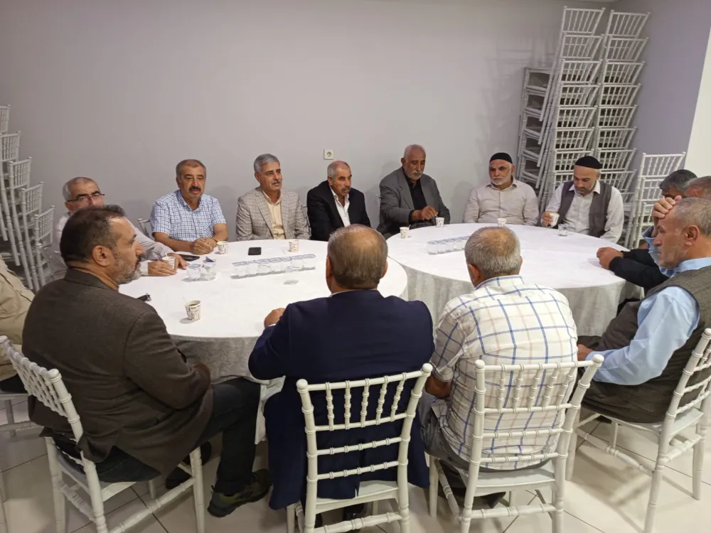 AK Parti Siirt Merkez İlçe Başkanı Hikmet Ekin’den Nişan Törenine Katılım