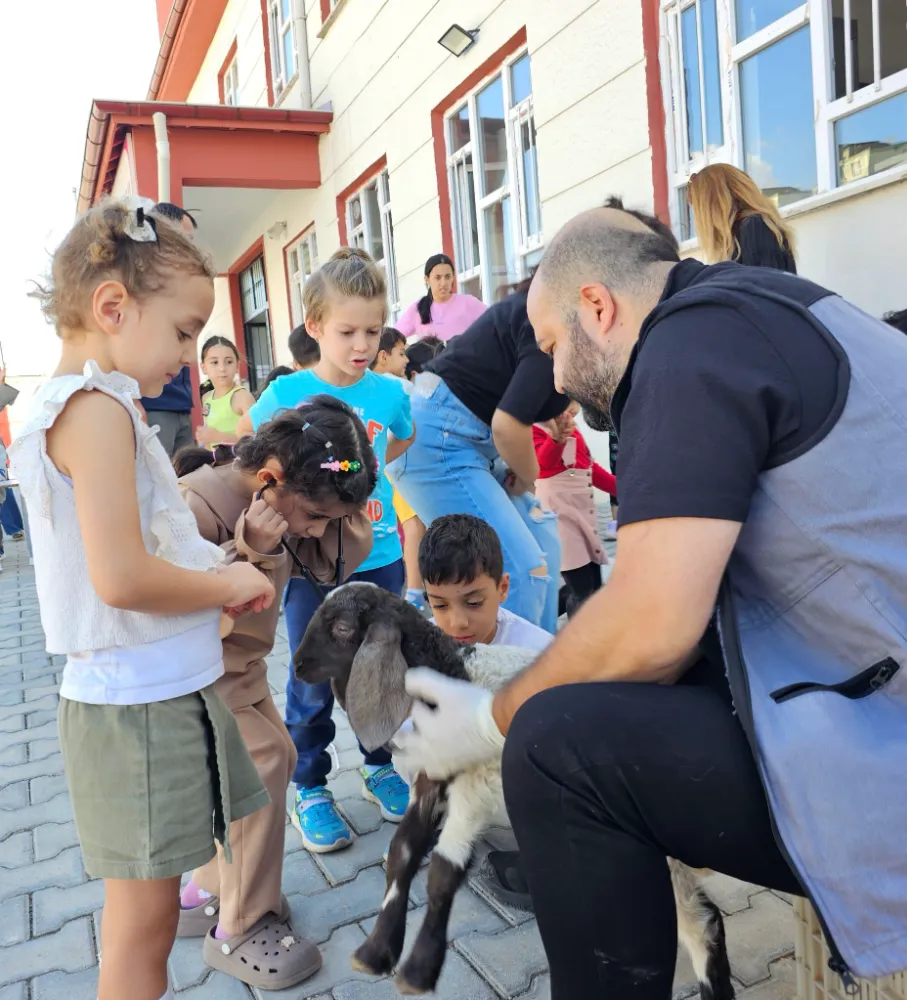 SİİRT’TE MİNİKLER HAYVAN SEVGİSİYLE BULUŞTU