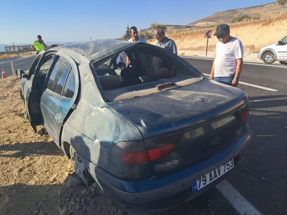 Otomobil taklalar attı, şans eseri yaralanan olmadı 