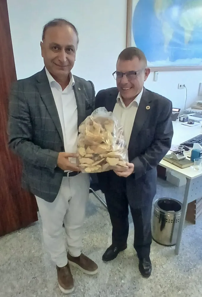 Siirt Ürünleri TBMM’de Tanıtıldı: Tandır Ekmeği Hediyesi Büyük İlgi Gördü