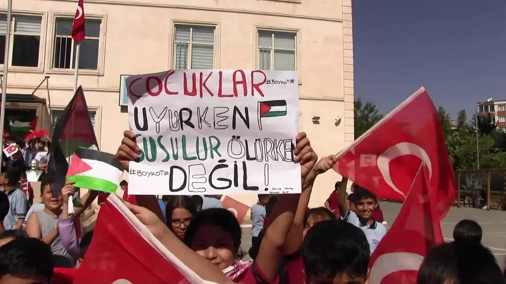 Siirt Polis Amca Ortaokulu’ndan Anlamlı Etkinlik: “Gazze İçin Sessiz Çığlık”