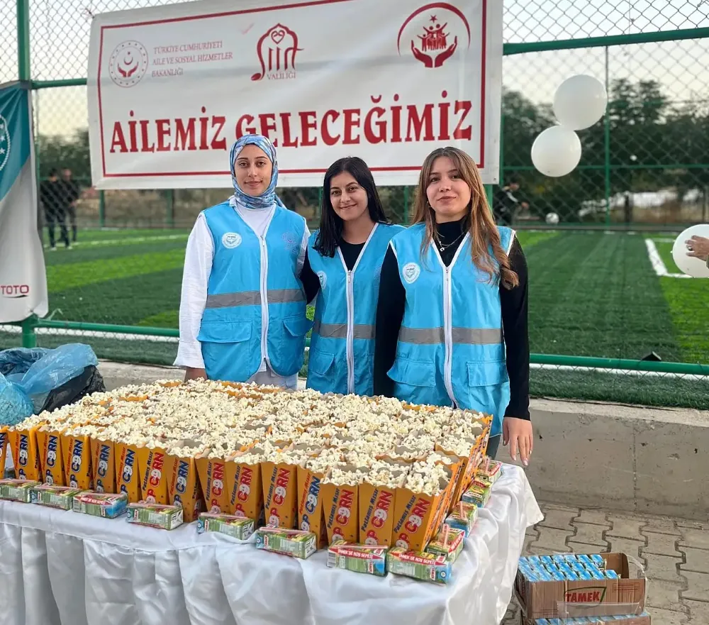 Siirtli Üniversitelilerden Köy Okulunda Renkli Etkinlik