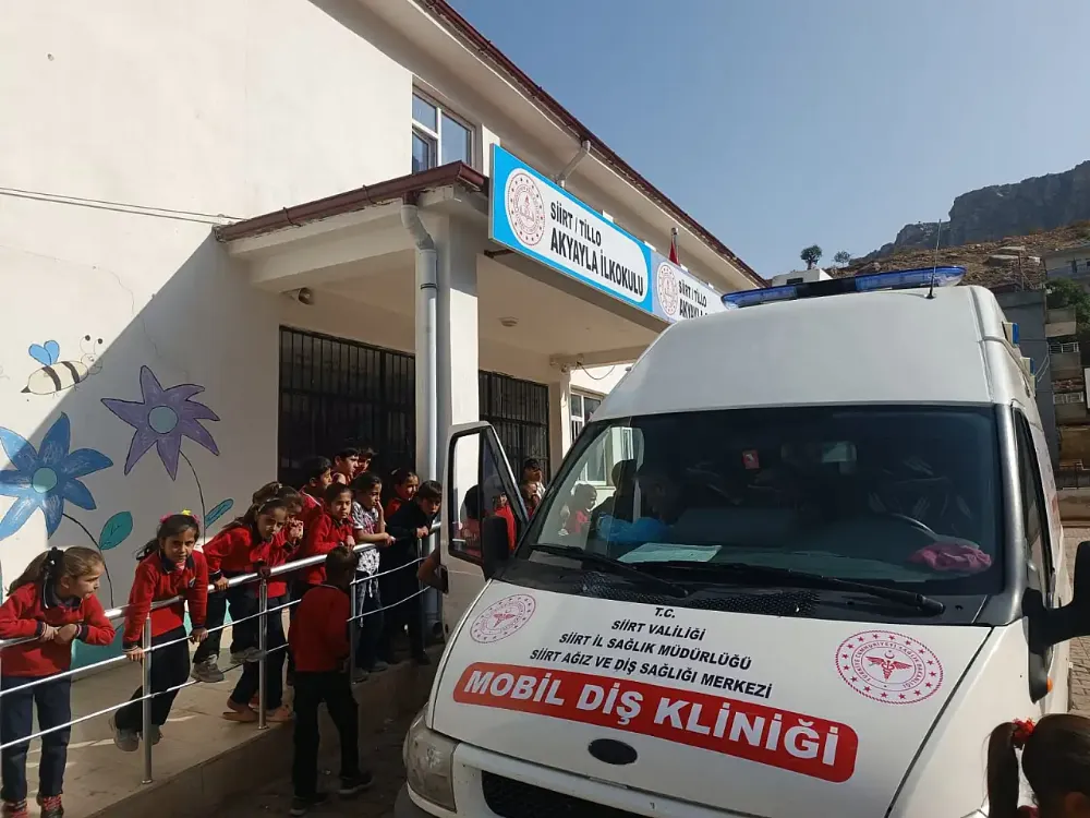 Siirt’te Mobil Diş Kliniği Akyayla Köyü’nde Vatandaşların Ayağına Gitti