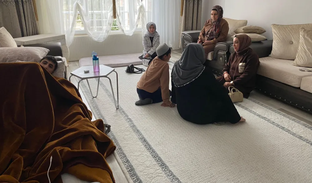 SİİRT AK PARTİ KADIN KOLLARI: “HER KAPIDA TEBESSÜM, HER SOHBETTE UMUT”