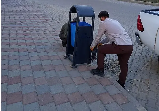  Siirt Belediyesi’nden Temizlikte Yeni Adım: Şehre Sepetli Çöp Kovaları Yerleştirildi