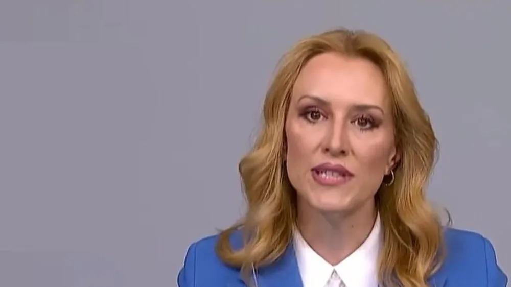 İYİ Parti’ye Sürpriz Transfer! Prof. Dr. İpek Özkal’ın Rozeti TBMM’de Takıldı