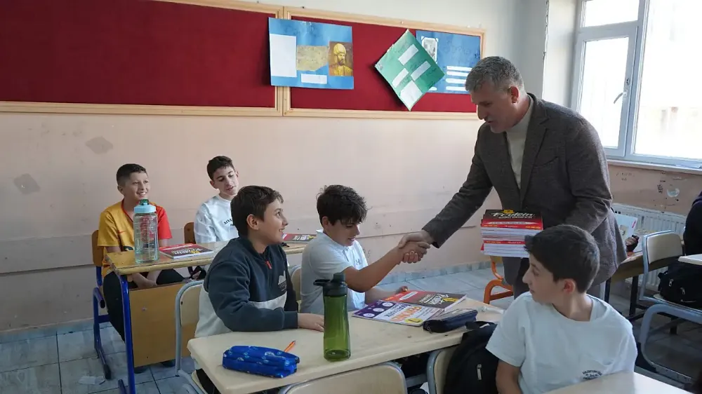 Siirtli İş İnsanlarından Eğitime Anlamlı Destek: 1.120 Öğrenciye 3.360 Kitap Hediye Edildi