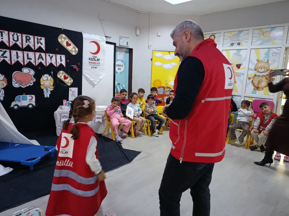 Siirt’te Kızılay Haftası Coşkusu: Minik Yürekler İyiliğe Merhaba Dedi