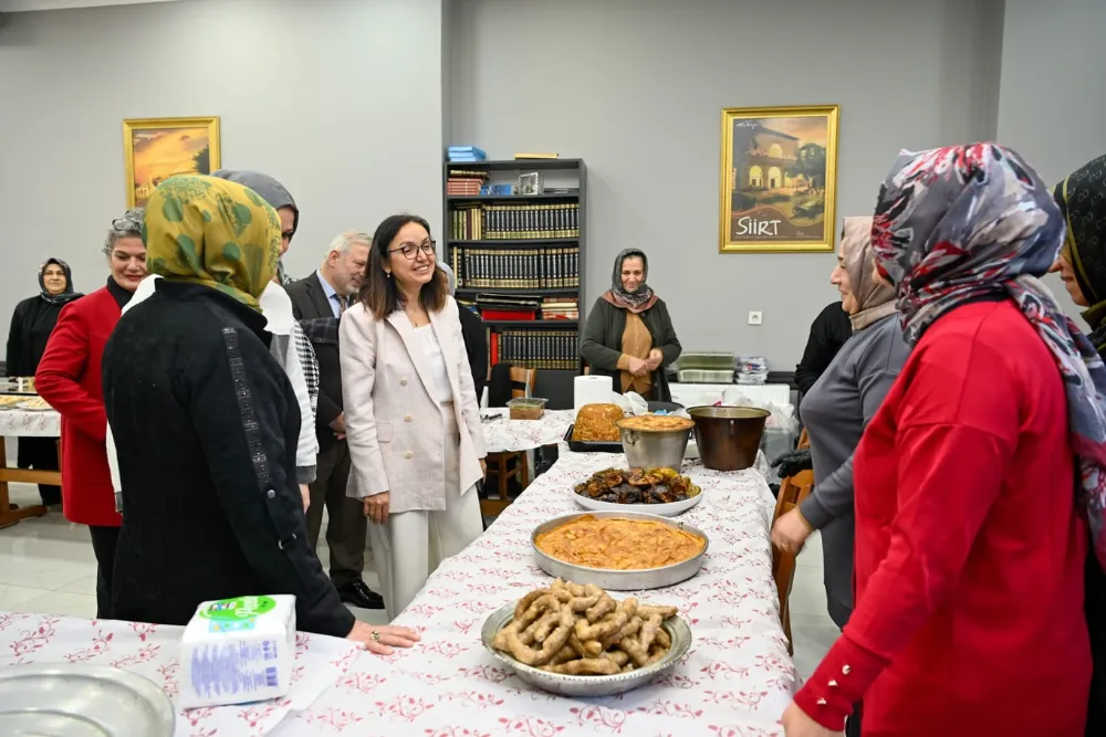 Vali Dr. Hülya Kaya, Siirt Vakfı Yalova Şubesi’nin Gazze Kermesine Katıldı