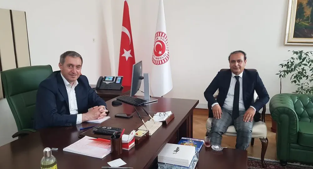 Siirt’in Taze Fıstığı TBMM’de: Milletvekili Tuncer Bakırhan’a Ziyaret ve Anlamlı Hediyeler