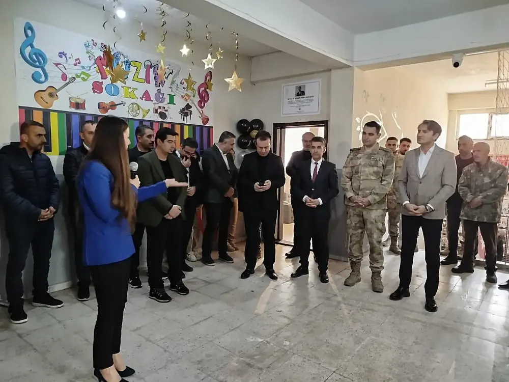 Bir Eşin Sevgi Mirası Siirt’te Hayat Buldu: Yasemen Bolat’tan Köy Okullarına Kütüphane ve Müzik Atölyesi