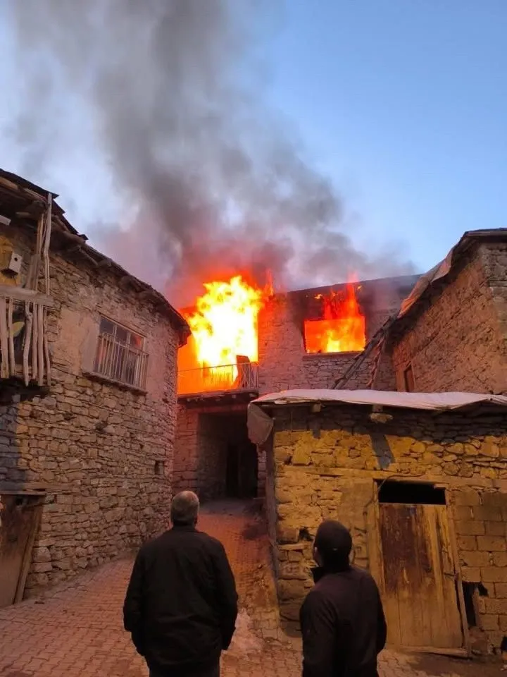 Pervari’deki Ev Yangını Sonrası AFAD Hasar Tespit Çalışmalarını Tamamladı