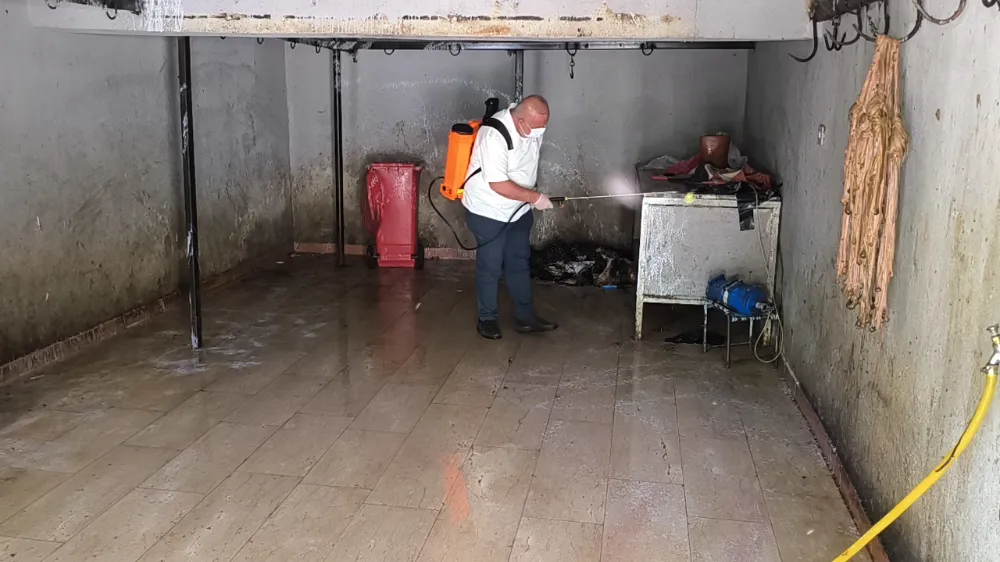 SAĞLIK İÇİN HİJYEN ÖNCELİĞİ: Baykan’da Kasap Kesimhaneleri İlaçlandı