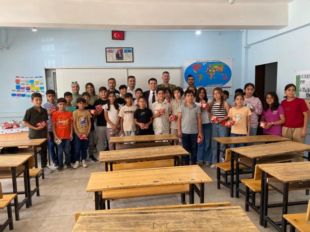 Kaymakam Altıntaş’tan Şirvanlı Öğrencilere Karne Sürprizi