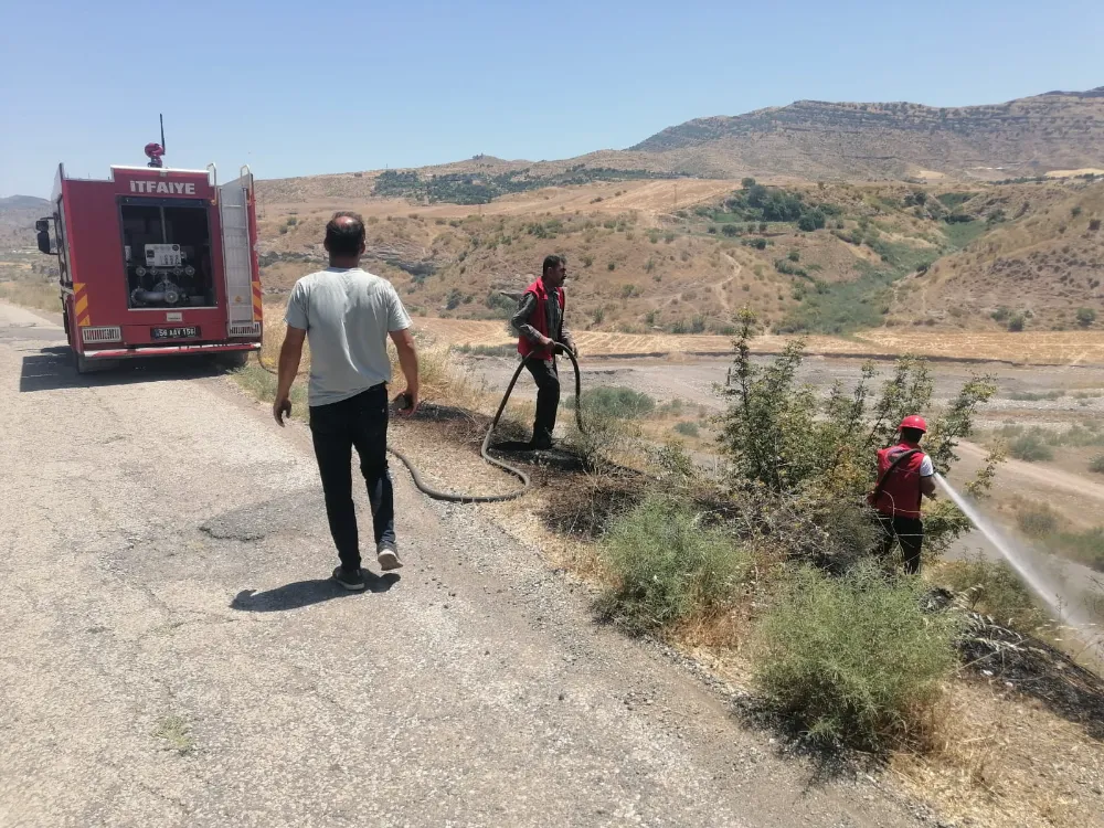 Tuzlagözü Mevkiinde Otluk Alanda Yangın! Veyselkarani ve Kozluk Belediyeleri Ortak Müdahale Etti