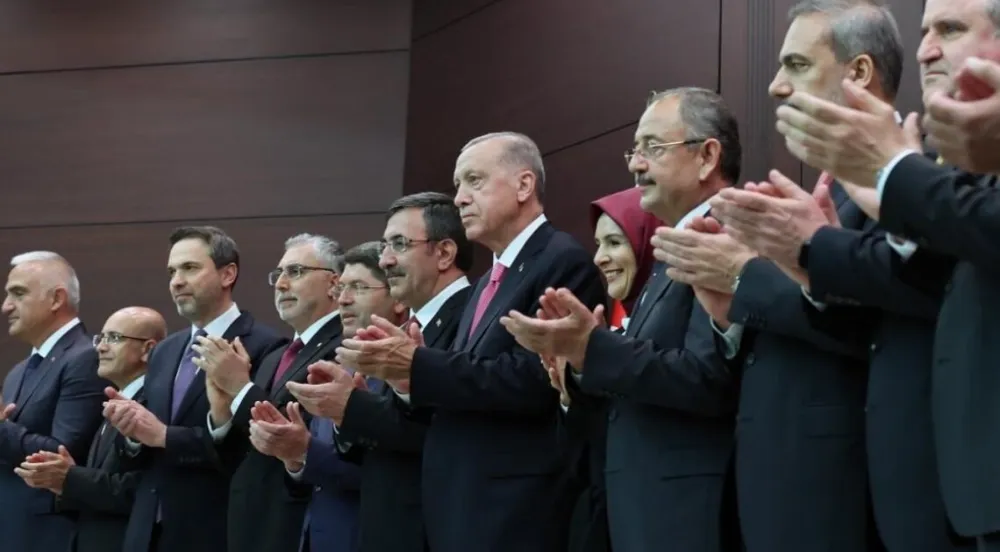 Kabinede Değişim Beklentisi: Perşembe Günü İşaret Ediliyor