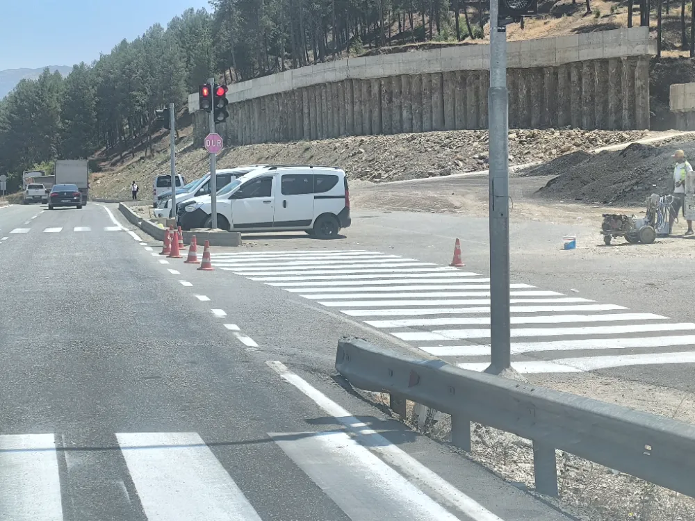 Baykan’da Yol Güvenliği İçin Yol Çizgi Boyama Çalışmaları Yapıldı