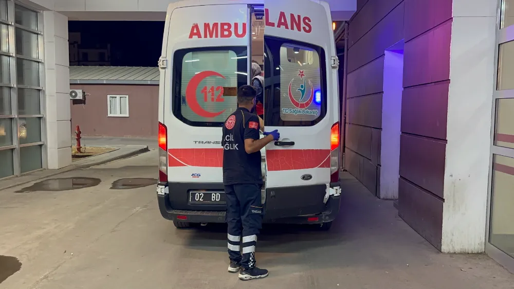 Yüksekten düşen 1 yaşındaki çocuk ağır yaralandı