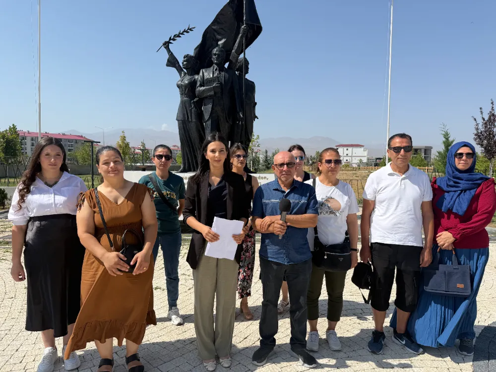 Iğdır Halk Oyunları temsilcisi Sili; 