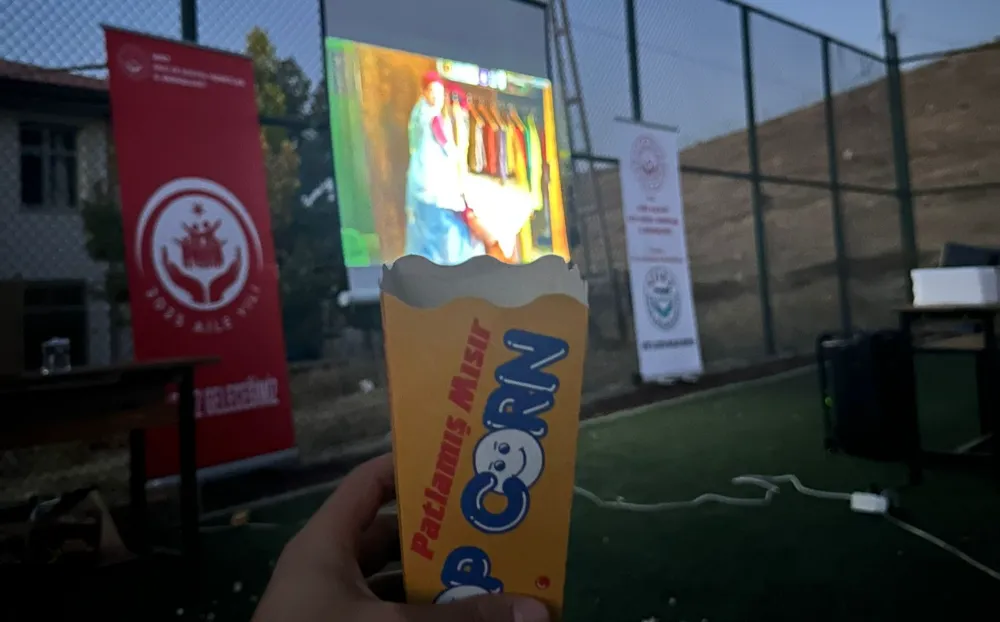 YILDIZLARIN ALTINDA KÖY SİNEMASI : SİİRT  MEYDANDERE’DE UNUTULMAZ BİR AKŞAM