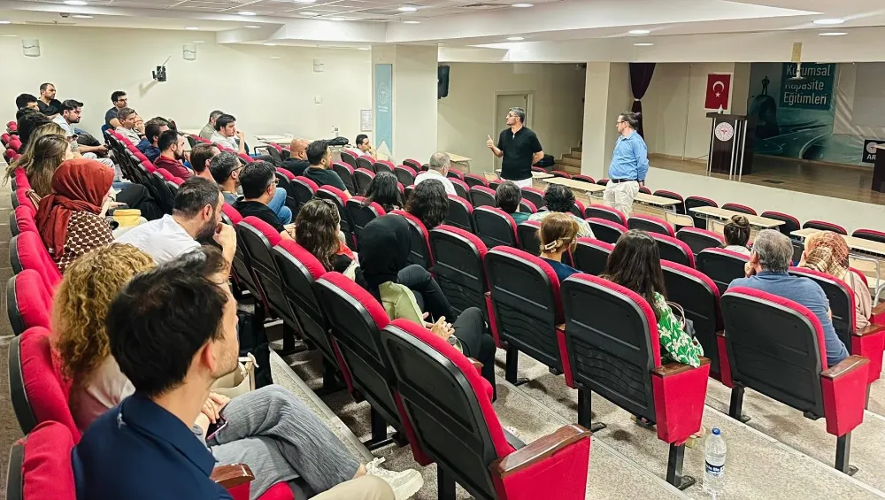 Siirt İl Sağlık Müdürü Hacıoğlu, Eğitim ve Araştırma Hastanesi Hekimleriyle Bir Araya Geldi