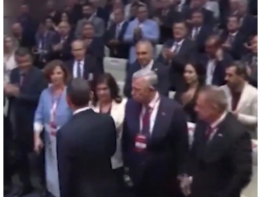 “Özlem Çerçioğlu’nun Tokalaşılmayan Elini Şimdi Ne Kadar Pişmanlık Sarmıştır?”