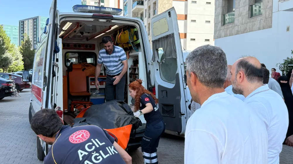 İki hafta önce işe başlayan bina görevlisi, elektrik akımına kapılarak hayatını kaybetti