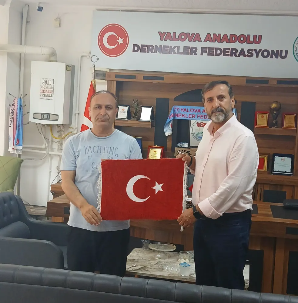 Başarılı Siirtlilere Bayrak Hediyesiyle Vefa ve Takdir