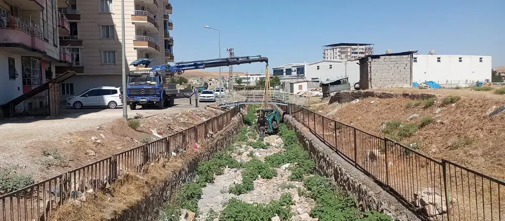 Siirt Kurtalan’da Dereler Temizlendi: Taşkın ve Kötü Koku Riski Azaltılıyor