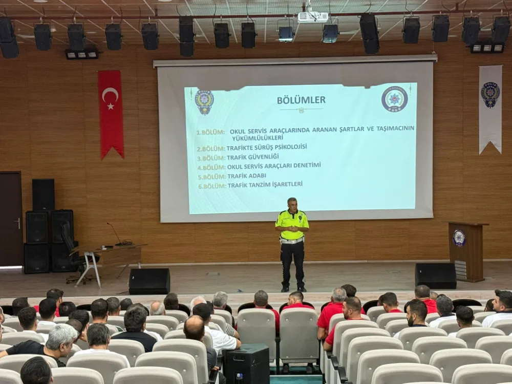 Siirt’te Okul Servis Şoförleri ve Rehber Personele Trafik Eğitimi