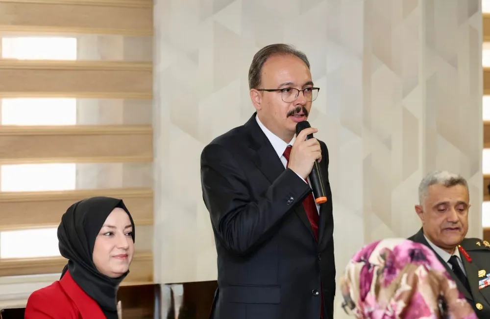 VALİ KIZILKAYA EV SAHİPLİĞİNDE GAZİLER ONURUNA YEMEK PROGRAMI