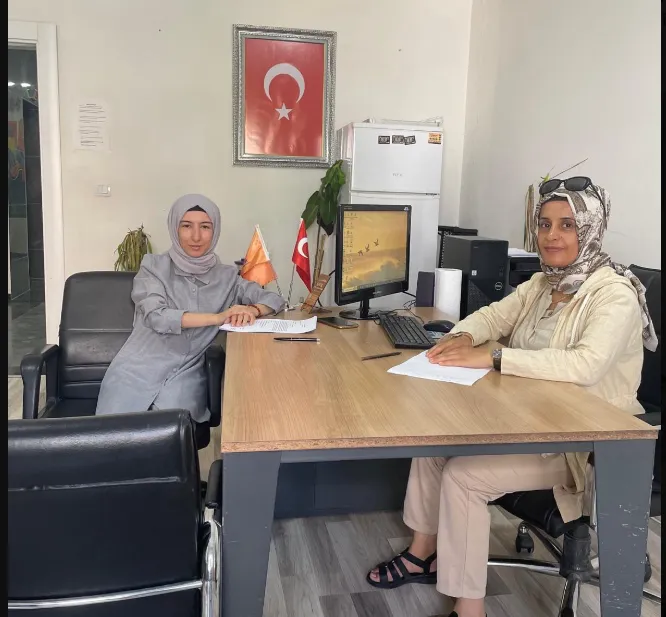 AK Parti Siirt Kadın Kolları Vatandaşların Talepleri İçin Nöbette